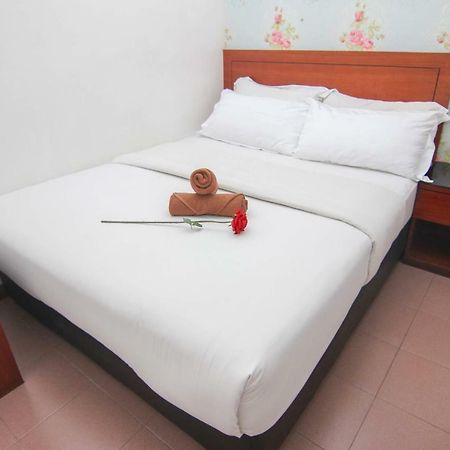 Rose Cottage Hotel Taman Daya Джохор-Бару Екстер'єр фото